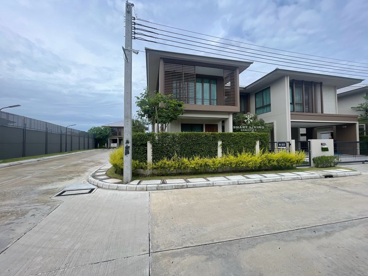 ให้เช่าบ้านพัฒนาการ ศรีนครินทร์ : ให้เช่าบ้านเดี่ยวหรู 4 ห้องนอน แปลงมุม Burasiri กรุงเทพกรีฑา มีห้องนอนชั้นล่าง ใกล้โรงเรียนนานาชาติ