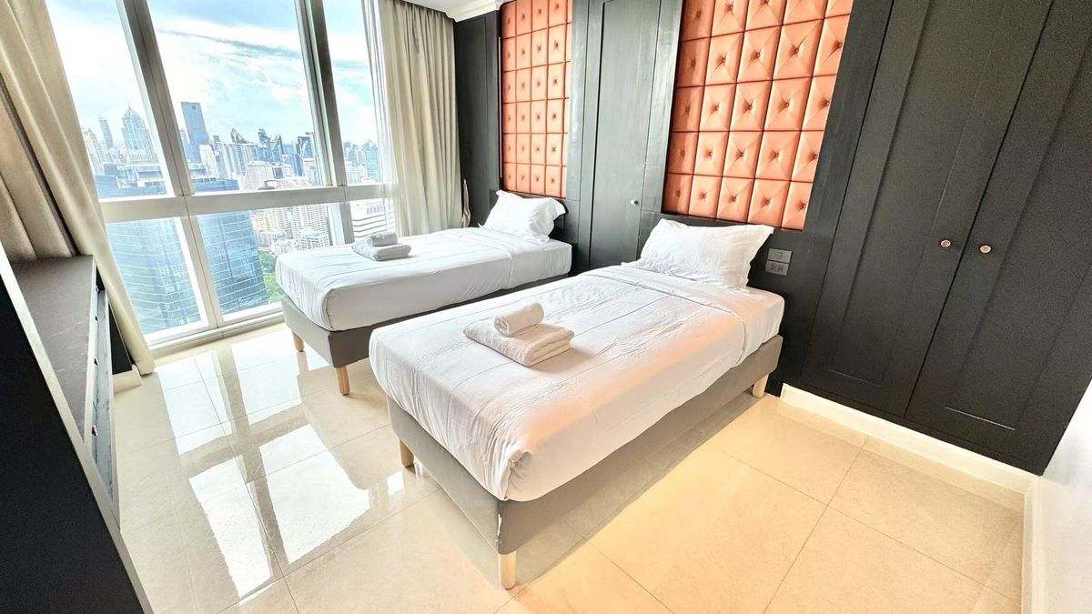 For RentCondoSukhumvit, Asoke, Thonglor : Millenium Penthouse Tower D 316 SQM for Rent !! Beautiful Benkiti Park View 🏡45 Floor! Town Down of Bangkok Near Asoke and Promphong BTS 5 Minute !! Close to Emporium Mall and Emquatier !! Super Locaton (Contact Me for Viewing 081-999-4482) Kate