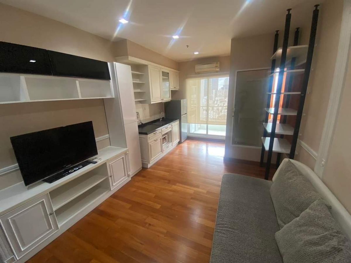 For RentCondoSathorn, Narathiwat : OMG725  < Available 1-Aug-25 >  Nice 1 Bedroom + at Sathorn CBD + for RENT  [ Ivy Sathorn 10 ]