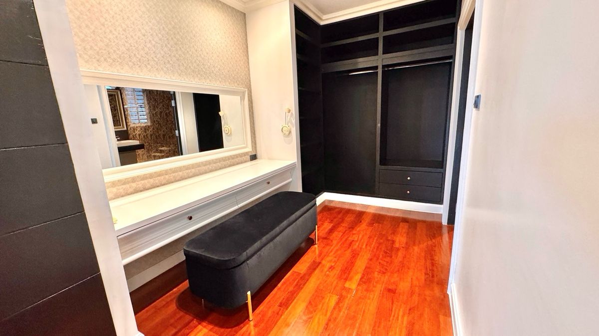 For RentCondoSukhumvit, Asoke, Thonglor : Millenium Penthouse Tower D 316 SQM for Rent !! Beautiful Benkiti Park View 🏡45 Floor! Town Down of Bangkok Near Asoke and Promphong BTS 5 Minute !! Close to Emporium Mall and Emquatier !! Super Locaton (Contact Me for Viewing 081-999-4482) Kate