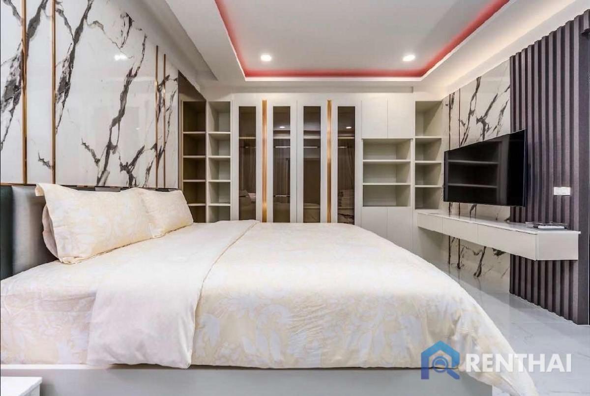 For SaleHousePattaya, Bangsaen, Chonburi : Modern Luxurious Living