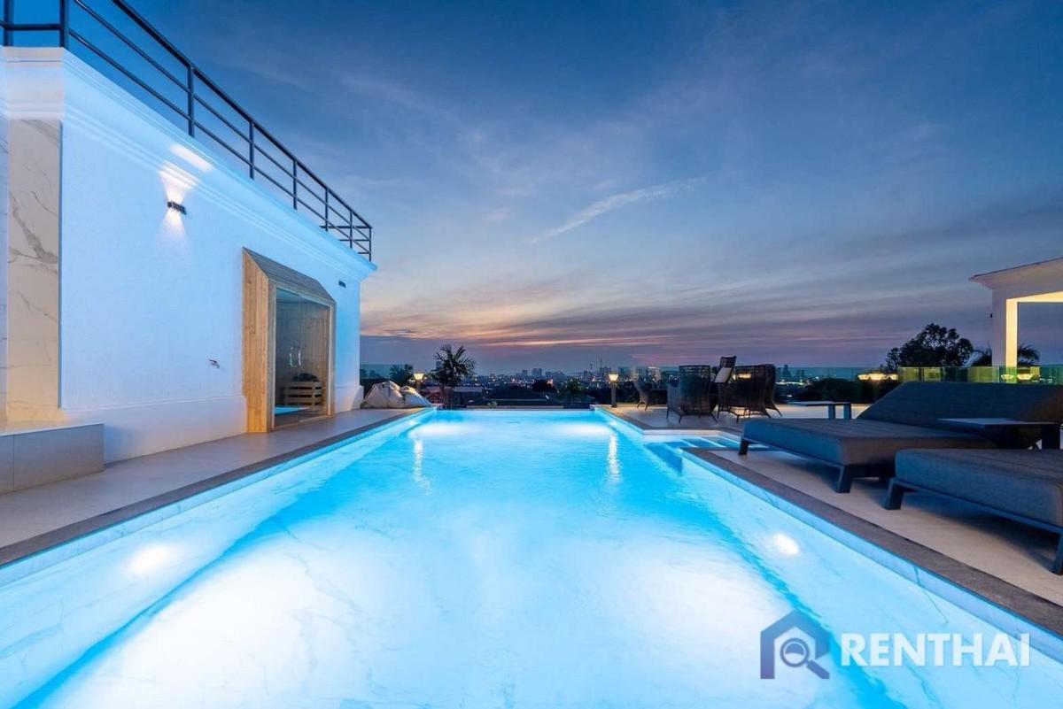 For SaleHousePattaya, Bangsaen, Chonburi : Modern Luxurious Living