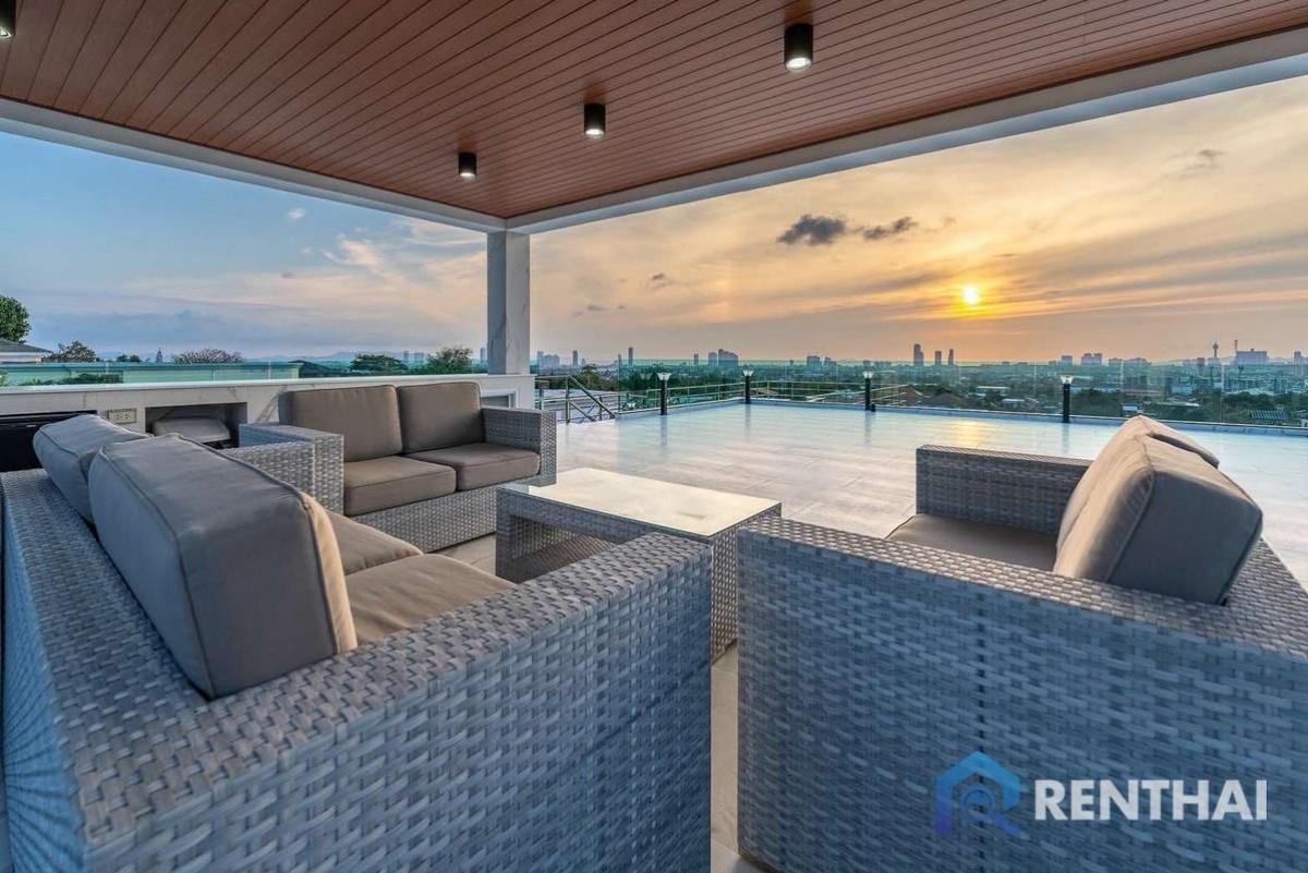 For SaleHousePattaya, Bangsaen, Chonburi : Modern Luxurious Living