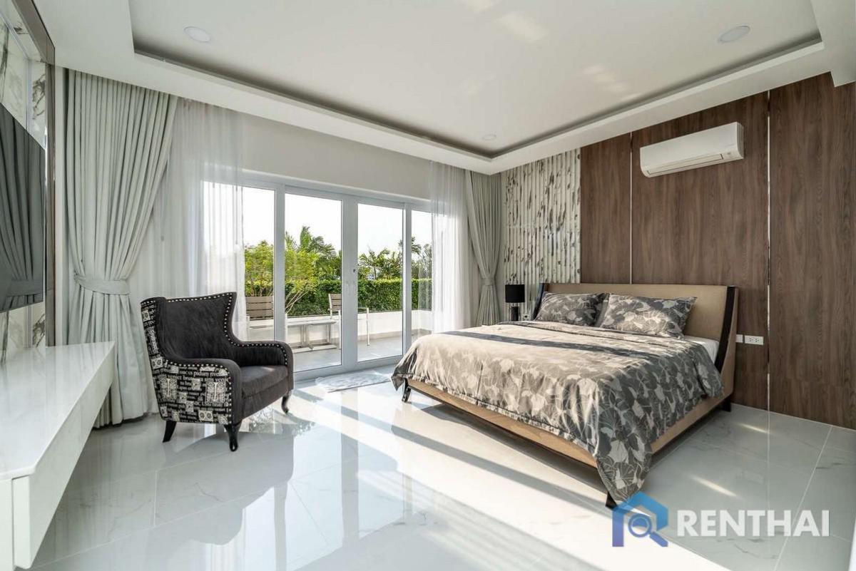 For SaleHousePattaya, Bangsaen, Chonburi : Modern Luxurious Living