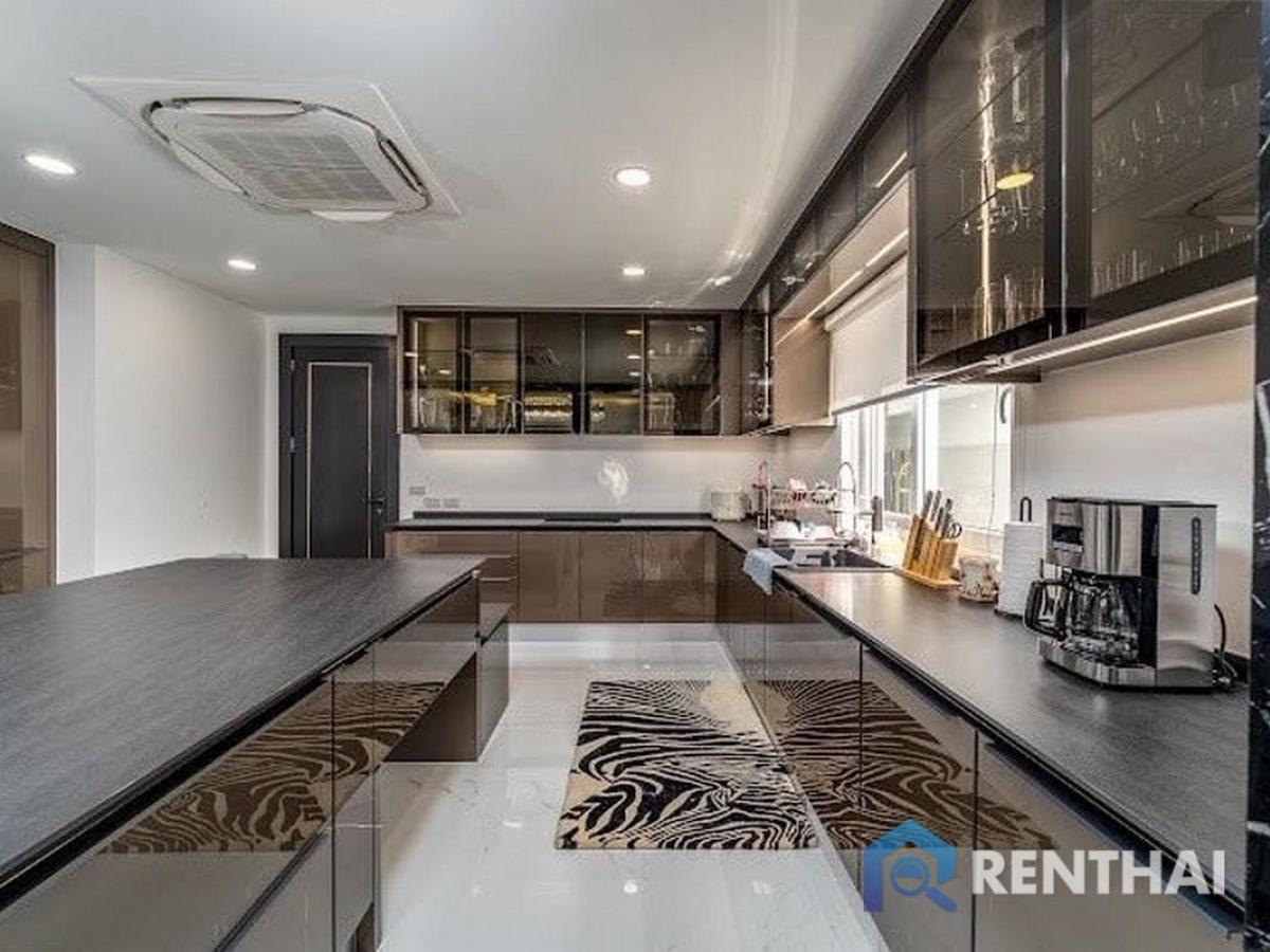 For SaleHousePattaya, Bangsaen, Chonburi : Modern Luxurious Living