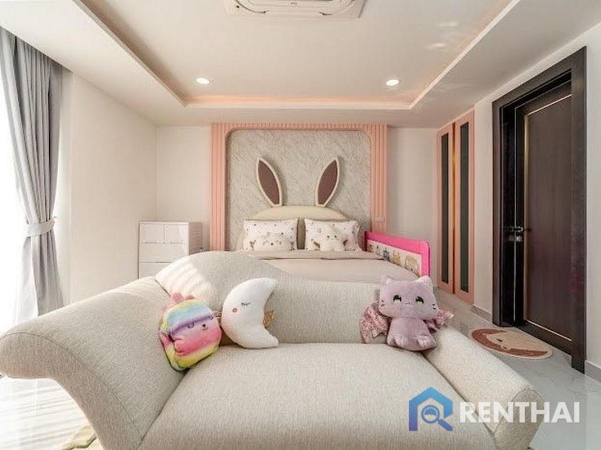 For SaleHousePattaya, Bangsaen, Chonburi : Modern Luxurious Living