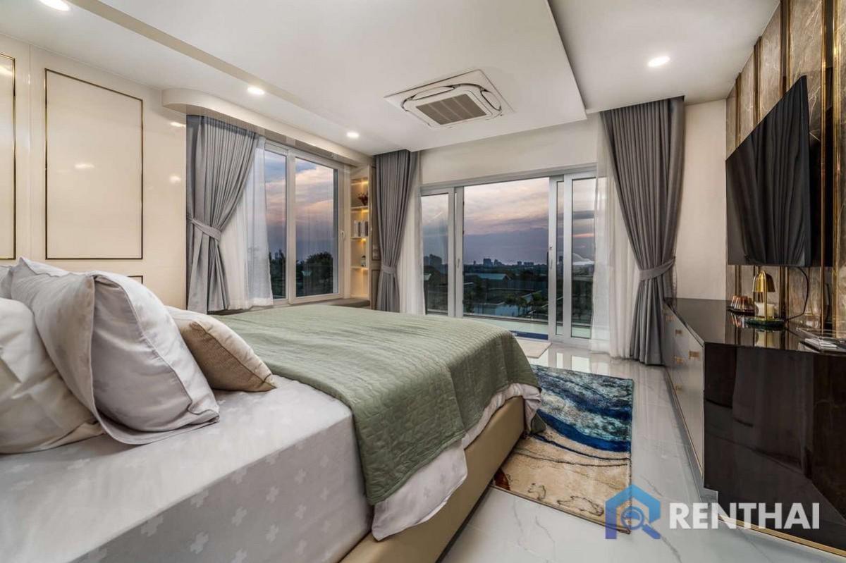 For SaleHousePattaya, Bangsaen, Chonburi : Modern Luxurious Living