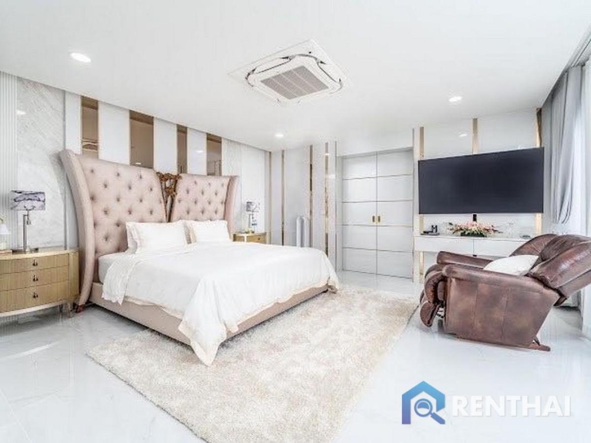 For SaleHousePattaya, Bangsaen, Chonburi : Modern Luxurious Living