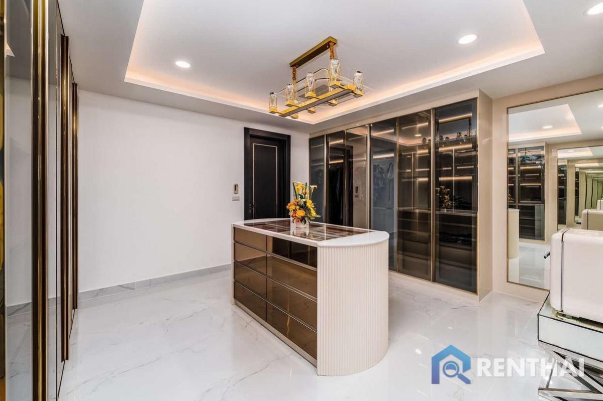 For SaleHousePattaya, Bangsaen, Chonburi : Modern Luxurious Living