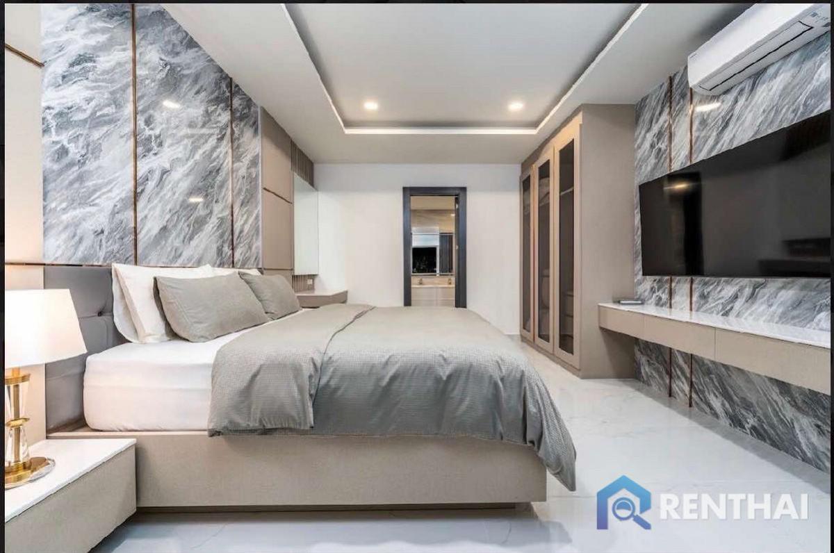 For SaleHousePattaya, Bangsaen, Chonburi : Modern Luxurious Living