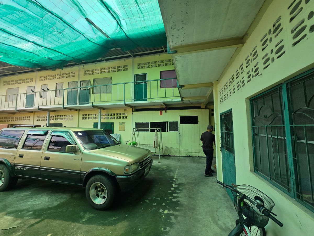 For SaleLandWongwianyai, Charoennakor : 5 plots of land for sale 436.6 sq.w. offers buildings and houses Soi Charoen Nakhon 48