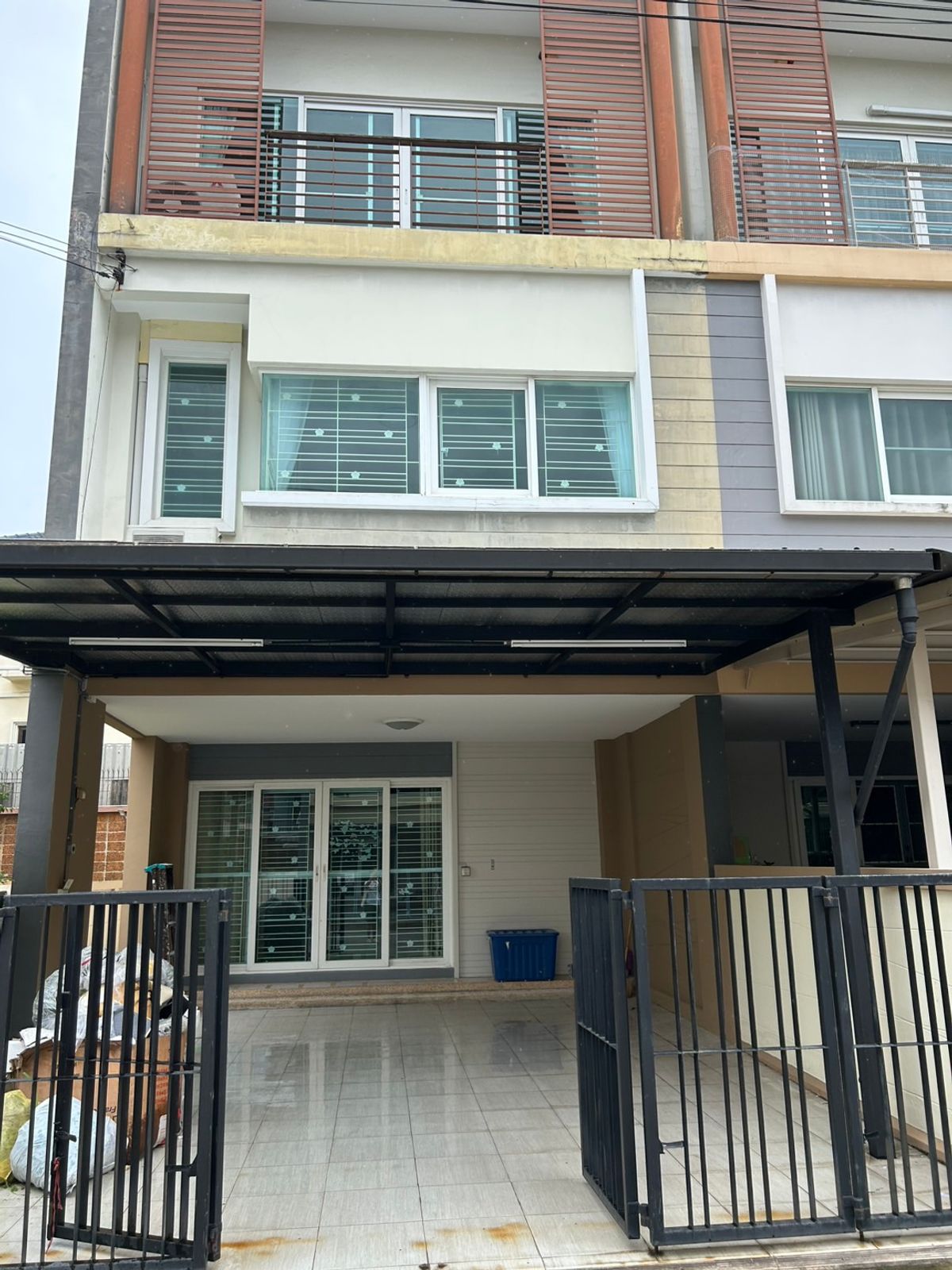 ให้เช่าทาวน์โฮมอ่อนนุช อุดมสุข : ให้เช่า casa city  สุขุมวิท 101/1 ทาวโฮม 3 ชั้น 30 ตรว. 3 นอน 3 น้ำ 4 แอร์ เฟอร์ บางส่วน ค่าเช่า 27,000 บาท ต่อเดือน
