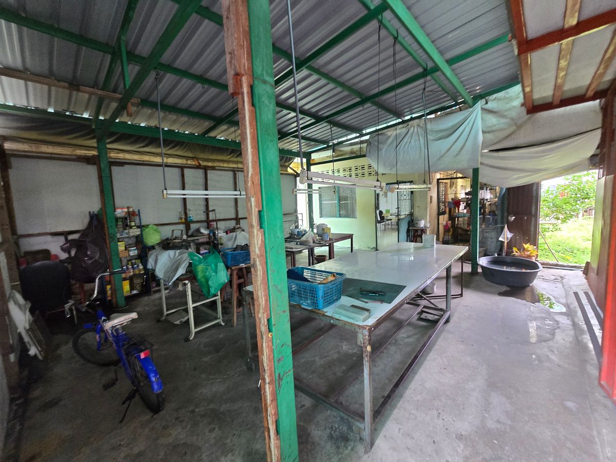 For SaleLandWongwianyai, Charoennakor : 5 plots of land for sale 436.6 sq.w. offers buildings and houses Soi Charoen Nakhon 48