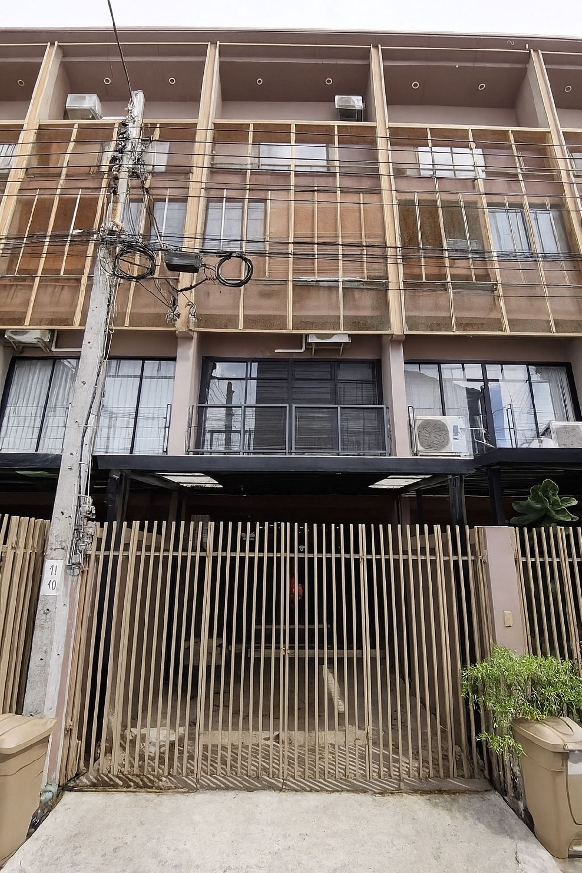 ให้เช่าทาวน์โฮมแจ้งวัฒนะ เมืองทอง : ให้เช่า ทาวน์โฮม 3.5 ชั้น สไตล์ Modern Loft ใกล้เซ็นทรัลแจ้งวัฒนะ
