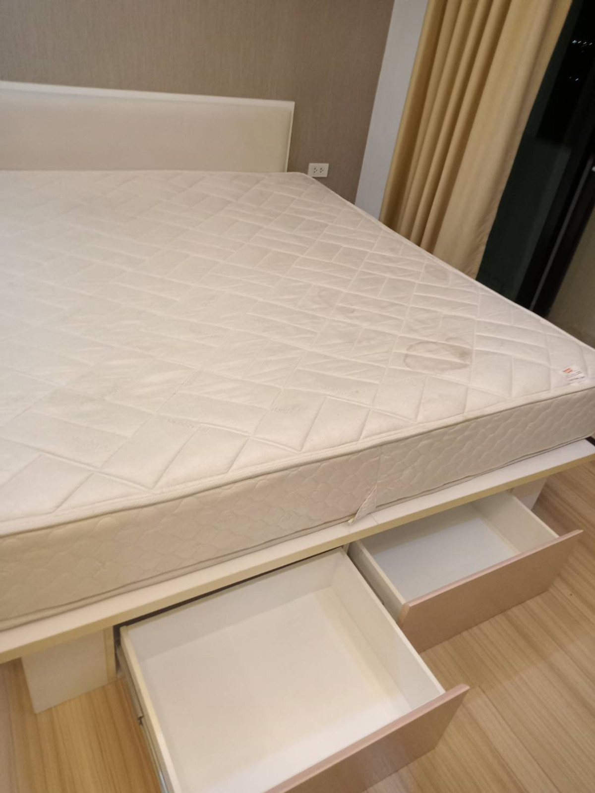 ให้เช่าคอนโดปิ่นเกล้า จรัญสนิทวงศ์ :  ให้เช่าคอนโด 88เดอะเทอมินอล สิรินธร-ปิ่นเกล้า 30.31ตรม. ชั้น 10 เฟอร์นิเจอร์ครบ หิ้วกระเป๋าเข้าอยู่ได้เลย วิวสระว่ายน้ำ