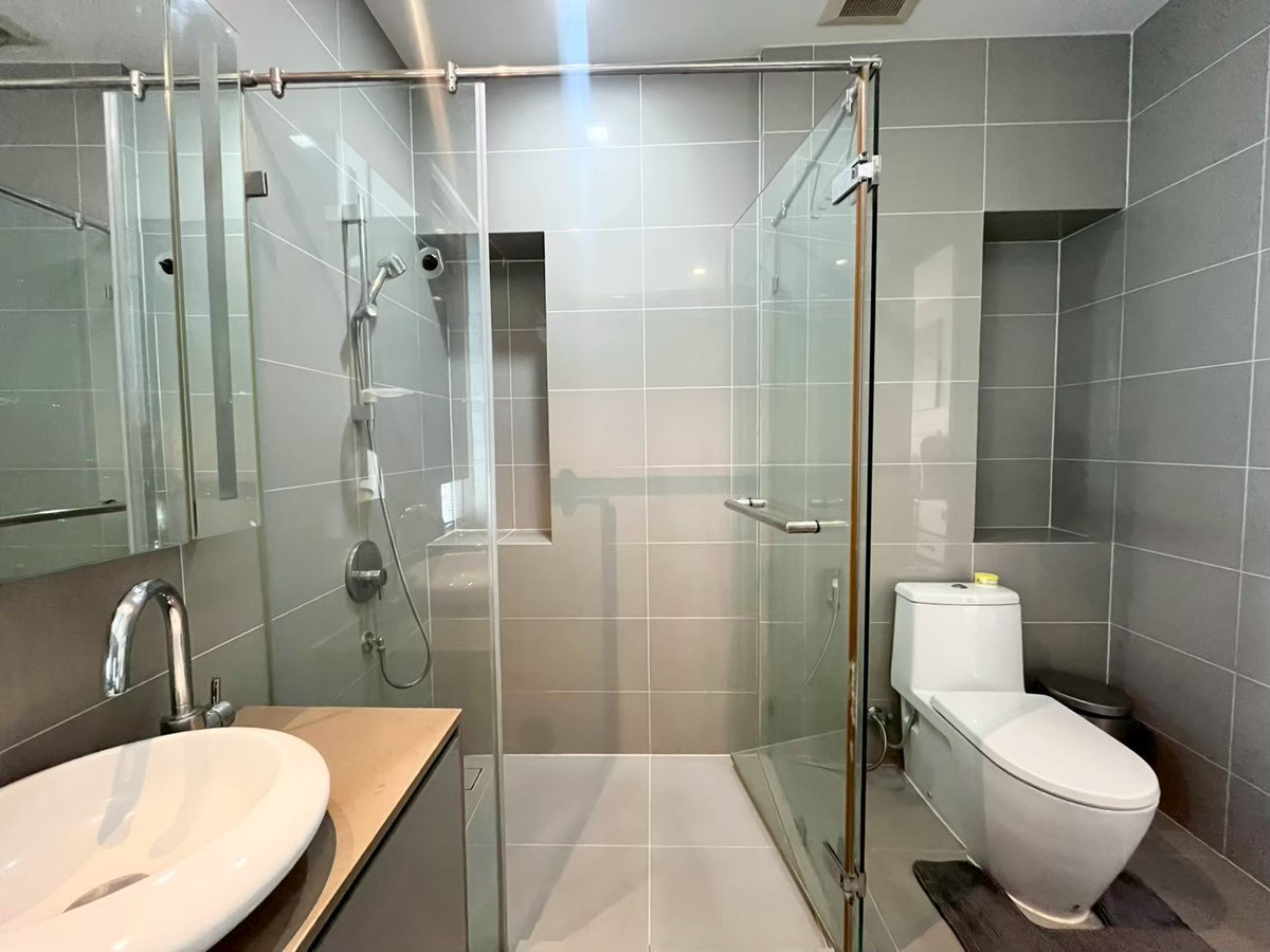 ให้เช่าคอนโดสีลม ศาลาแดง บางรัก : [ Rare Deal ] วิวตึกมหานครแบบพาโนรามา! M Silom 2 นอน 2 น้ำ ชั้นสูง อ่างจากุซซี่ส่วนตัว ราคาพิเศษ 🏙️🐕