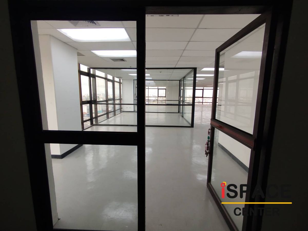 For RentOfficeRatchadapisek, Huaikwang, Suttisan : Rental offices next to MRT Sutthisan about 100 meters with 1 meeting room.