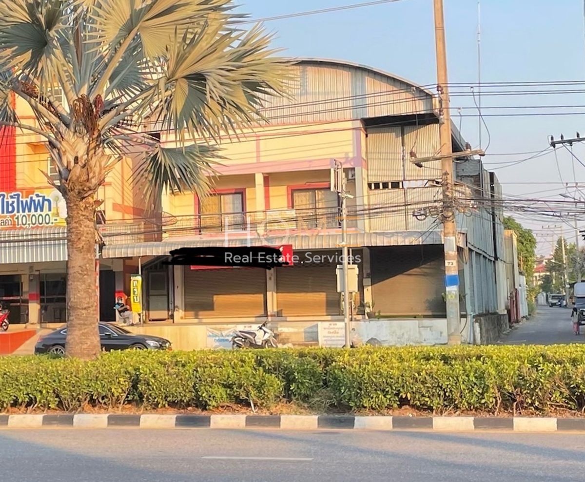 ขายที่ดินพัทยา บางแสน ชลบุรี สัตหีบ : ที่ดินพร้อมสิ่งปลูกสร้าง ติดถนนสุขุมวิท พัทยา / 136 ตารางวา (ขาย), Land with Building on Sukhumvit Road Pattaya / 136 Square Wa (FOR SALE) NEWC599