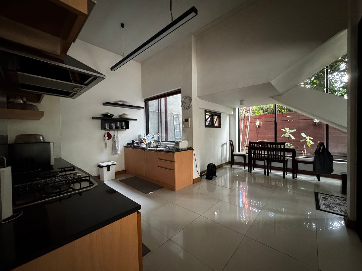For RentHouseSukhumvit, Asoke, Thonglor : Single house for rent in Thonglor, 4 bedrooms, fully furnished, ready to move in, has a swimming pool or field, parking for 2 cars, good location, convenient travel. Near Samitivej Hospital