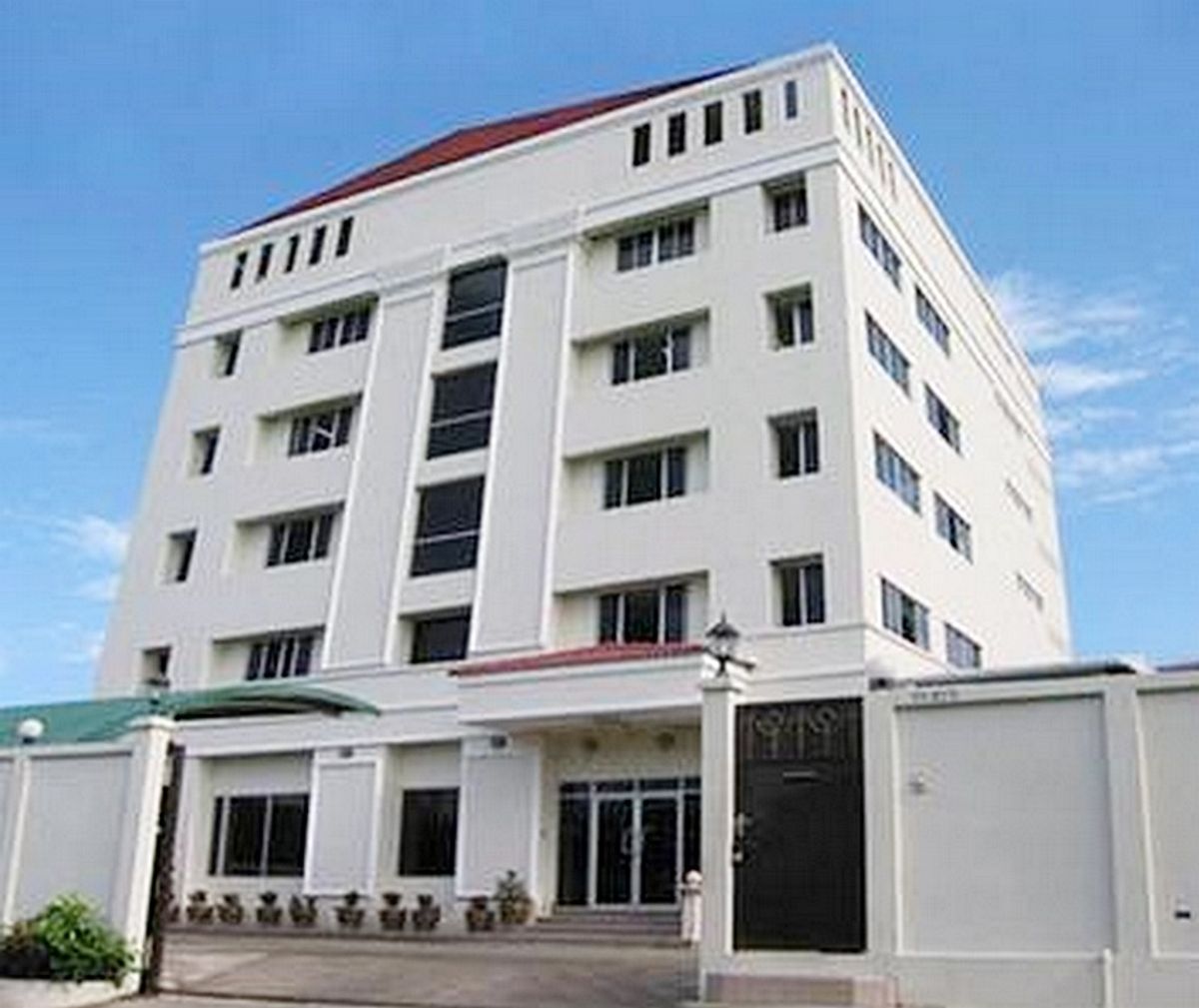 ขายโรงงานโชคชัย4 ลาดพร้าว71 : สอบถามโทร :  086-318-1186 ขายอาคารสำนักงาน 6 ชั้น พร้อมโรงงาน คลังสินค้า พื้นที่ 200 ตร.วา ซอยลาดพร้าว 80 แยก 26 เขตวังทองหลาง ใกล้รถไฟฟ้าสีเหลือง สถานีลาดพร้าว 71