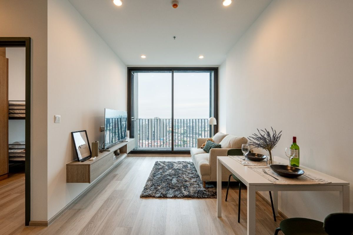 ขายคอนโดอ่อนนุช อุดมสุข : Whizdom Essence / 2 Bedrooms (FOR SALE), วิสซ์ดอม เอสเซ้นส์ / 2 ห้องนอน (ขาย) TANG137