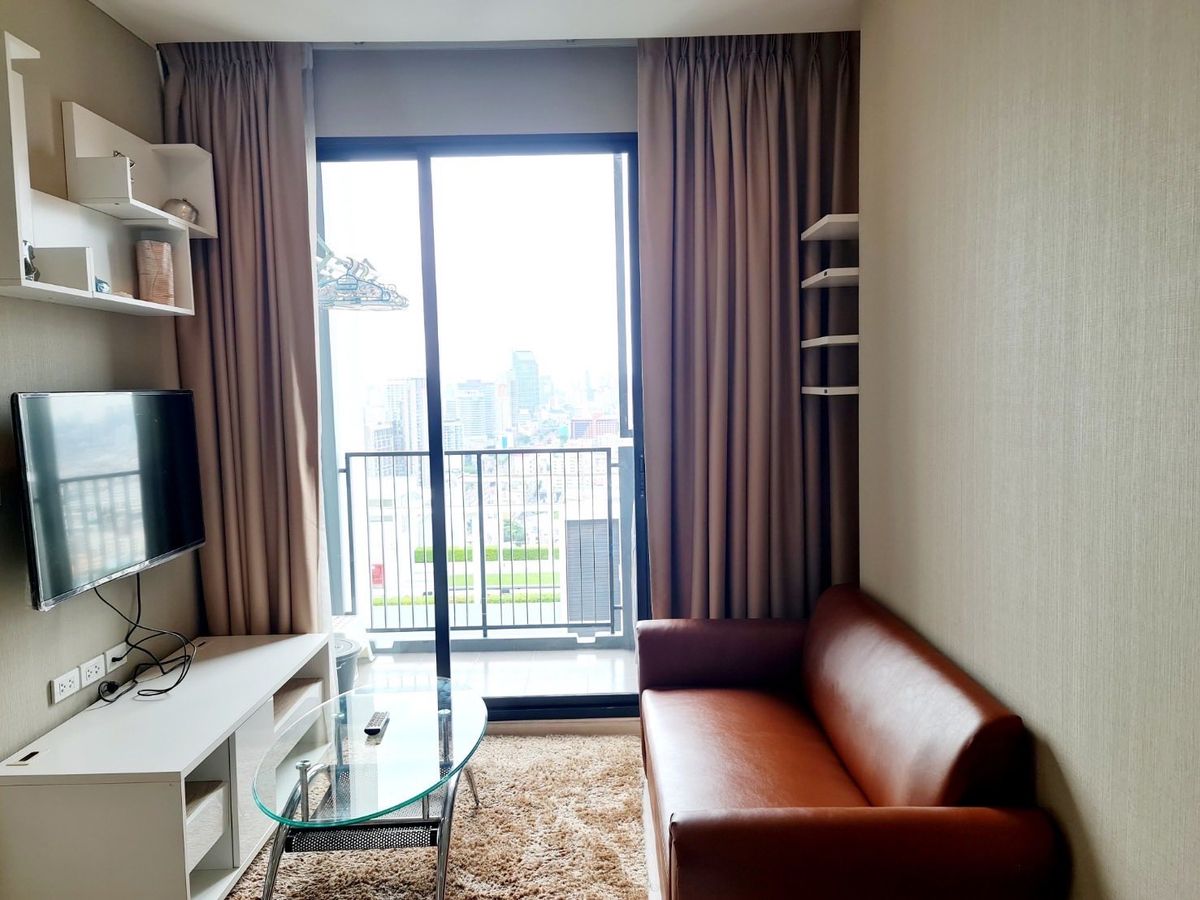ให้เช่าคอนโดรัชดา ห้วยขวาง : เช่า RR465 Quinn Condo Ratchada 17  ห้องสวย เฟอร์นิเจอร์ครบ ใกล้รถไฟฟ้า MRT สุทธิสาร พร้อมเข้าอยู่ 05/08/68