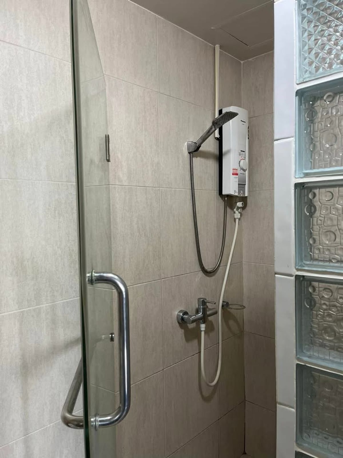 คอนโดสุขุมวิท อโศก ทองหล่อ : คอนโด The Clover Thonglor 18 เดินทางสะดวก ใกล้รถไฟฟ้าบีทีเอส มีรถรับส่ง เฟอร์นิเจอร์ครบ พร้อมอยู่!!