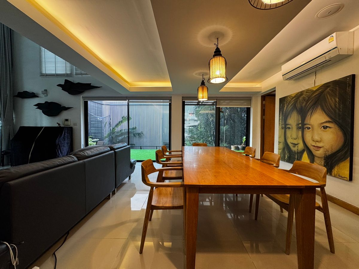 For RentHouseSukhumvit, Asoke, Thonglor : Single house for rent in Thonglor, 4 bedrooms, fully furnished, ready to move in, has a swimming pool or field, parking for 2 cars, good location, convenient travel. Near Samitivej Hospital