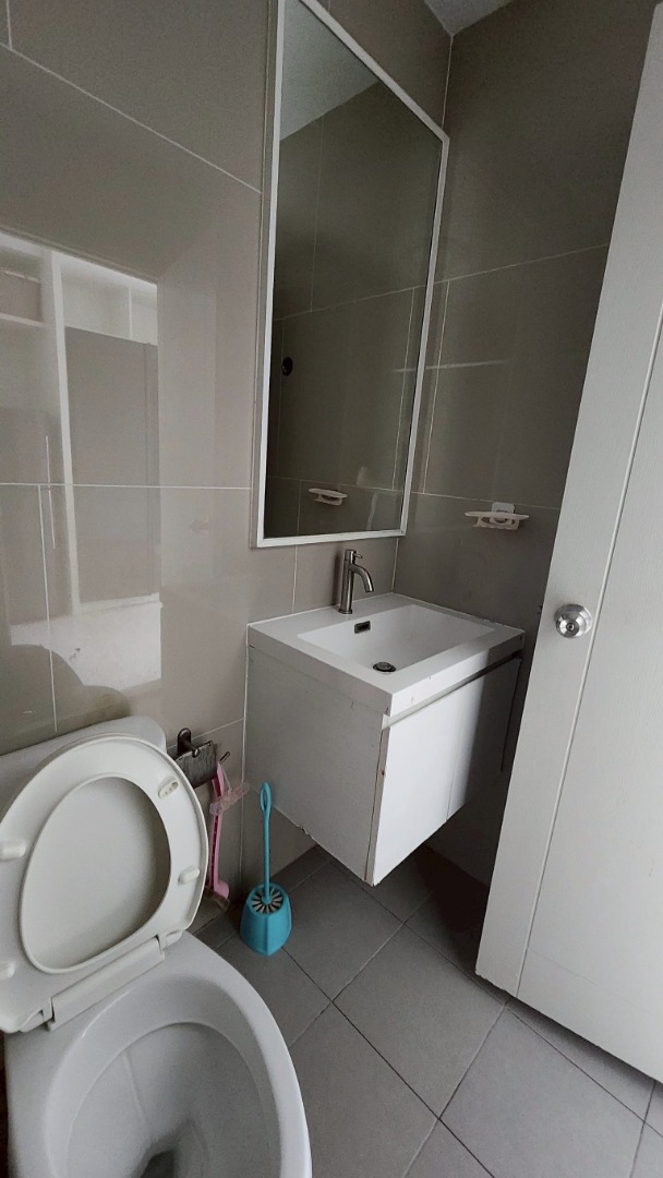 ขายคอนโดบางซื่อ วงศ์สว่าง เตาปูน : 🔥ขายด่วนๆ ราคาต่อรองกันได้ 🔥 คอนโด แชปเตอร์วัน ชายน์ บางโพ ขนาด 22.48 ตร.ม. ชั้น 12 ใกล้ลิฟท์ เดินทางสะดวกมาก มี 7-11 ในโครงการ อยู่ใกล้โรงเรียนโยธินบูรณะ / ห้างเกต์เวย์ บางซื่อ / MRT บางโพ / รพ. บางโพเพียง 600 เมตร