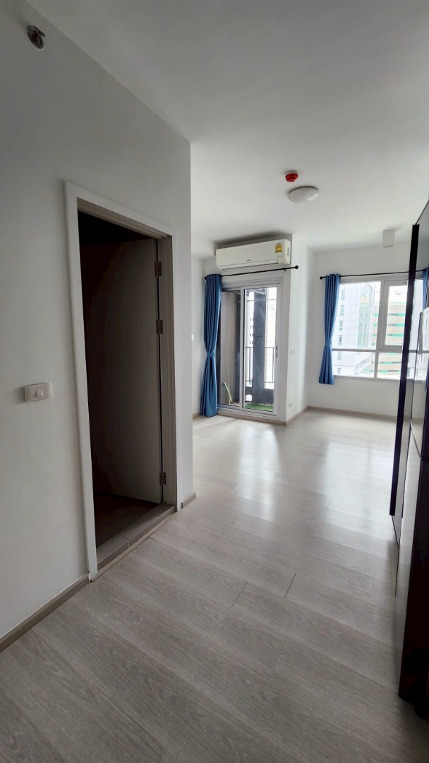 ขายคอนโดบางซื่อ วงศ์สว่าง เตาปูน : 🔥ขายด่วนๆ ราคาต่อรองกันได้ 🔥 คอนโด แชปเตอร์วัน ชายน์ บางโพ ขนาด 22.48 ตร.ม. ชั้น 12 ใกล้ลิฟท์ เดินทางสะดวกมาก มี 7-11 ในโครงการ อยู่ใกล้โรงเรียนโยธินบูรณะ / ห้างเกต์เวย์ บางซื่อ / MRT บางโพ / รพ. บางโพเพียง 600 เมตร