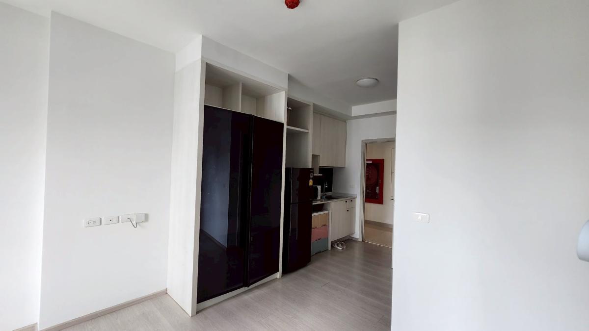 ขายคอนโดบางซื่อ วงศ์สว่าง เตาปูน : 🔥ขายด่วนๆ ราคาต่อรองกันได้ 🔥 คอนโด แชปเตอร์วัน ชายน์ บางโพ ขนาด 22.48 ตร.ม. ชั้น 12 ใกล้ลิฟท์ เดินทางสะดวกมาก มี 7-11 ในโครงการ อยู่ใกล้โรงเรียนโยธินบูรณะ / ห้างเกต์เวย์ บางซื่อ / MRT บางโพ / รพ. บางโพเพียง 600 เมตร