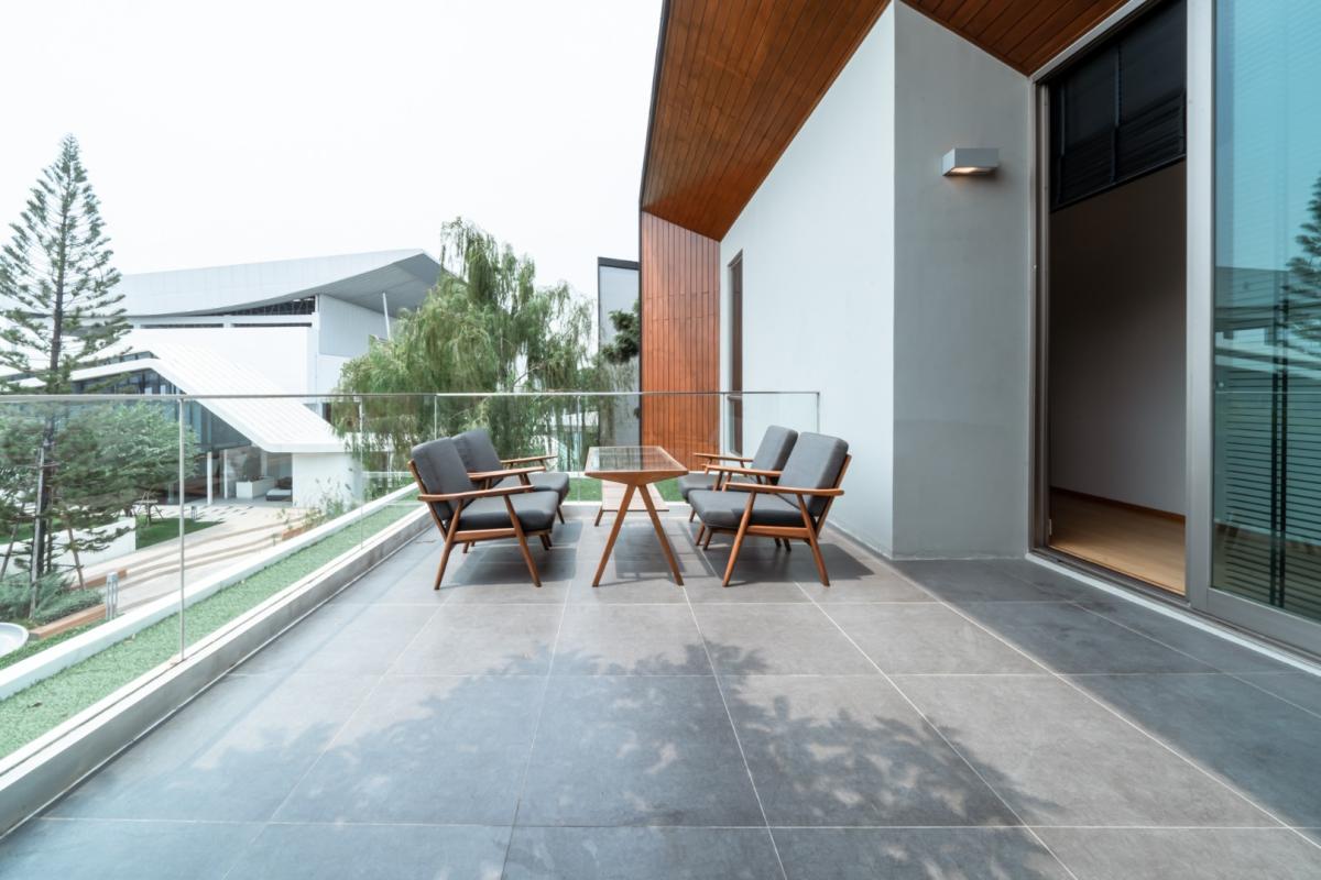 For SaleHouseBangna, Bearing, Lasalle : 🔥Beautiful house in a prime location🔥Nirvana Beyond Bangna (Type Mind) 3-storey detached house, decorated in Nature Modern style, spacious, comfortable and private, near the community and Suvarnabhumi Airport.