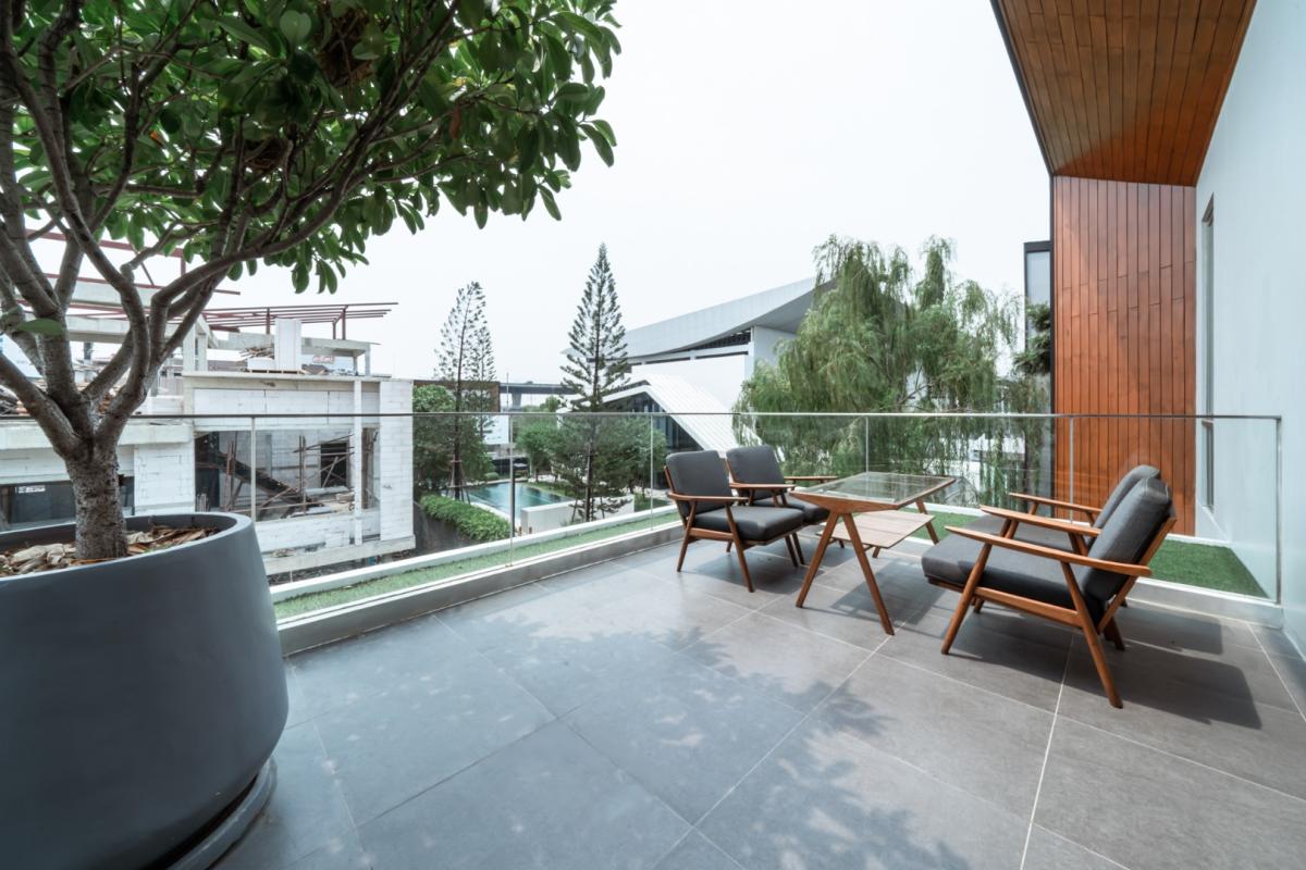 For SaleHouseBangna, Bearing, Lasalle : 🔥Beautiful house in a prime location🔥Nirvana Beyond Bangna (Type Mind) 3-storey detached house, decorated in Nature Modern style, spacious, comfortable and private, near the community and Suvarnabhumi Airport.