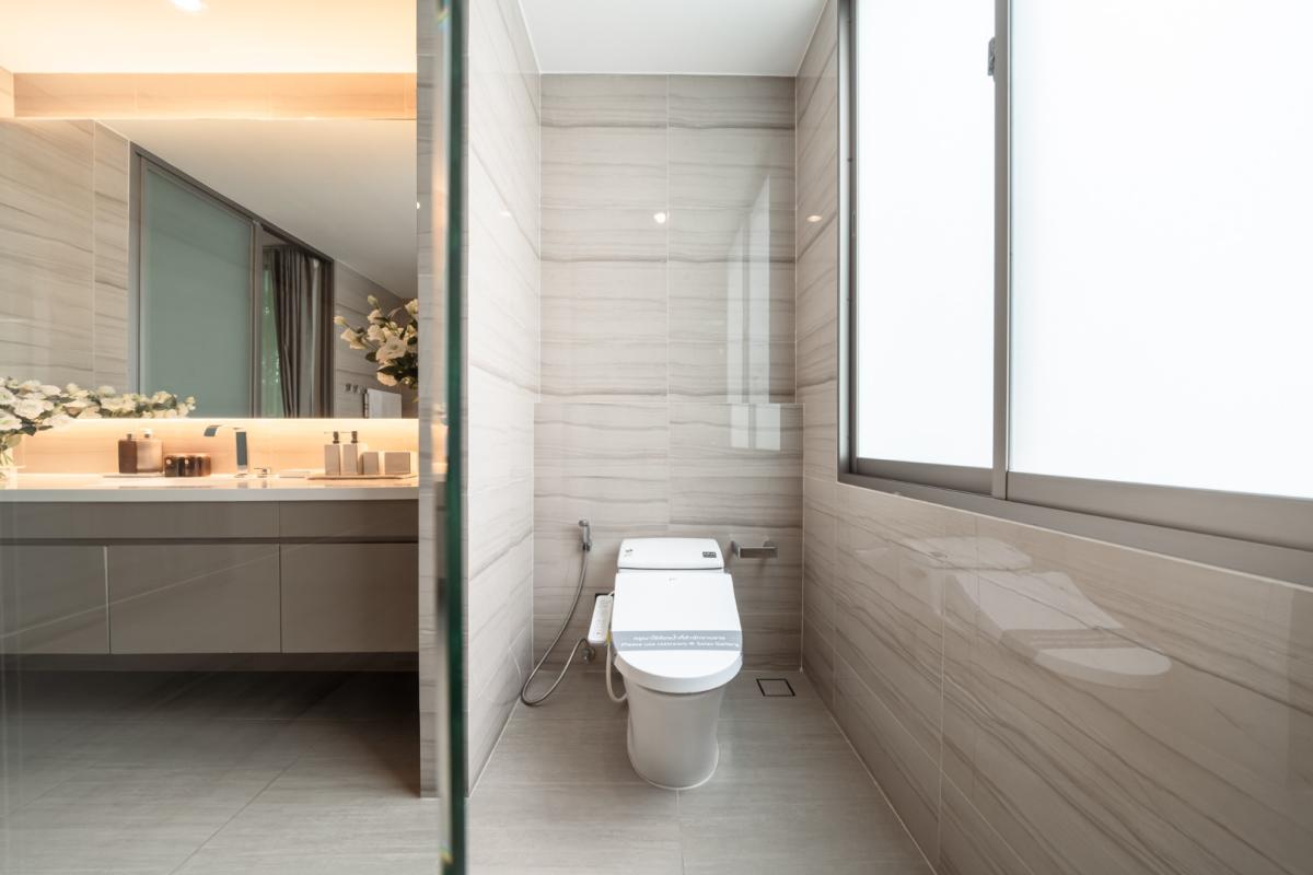 For SaleHouseBangna, Bearing, Lasalle : 🔥Beautiful house in a prime location🔥Nirvana Beyond Bangna (Type Mind) 3-storey detached house, decorated in Nature Modern style, spacious, comfortable and private, near the community and Suvarnabhumi Airport.