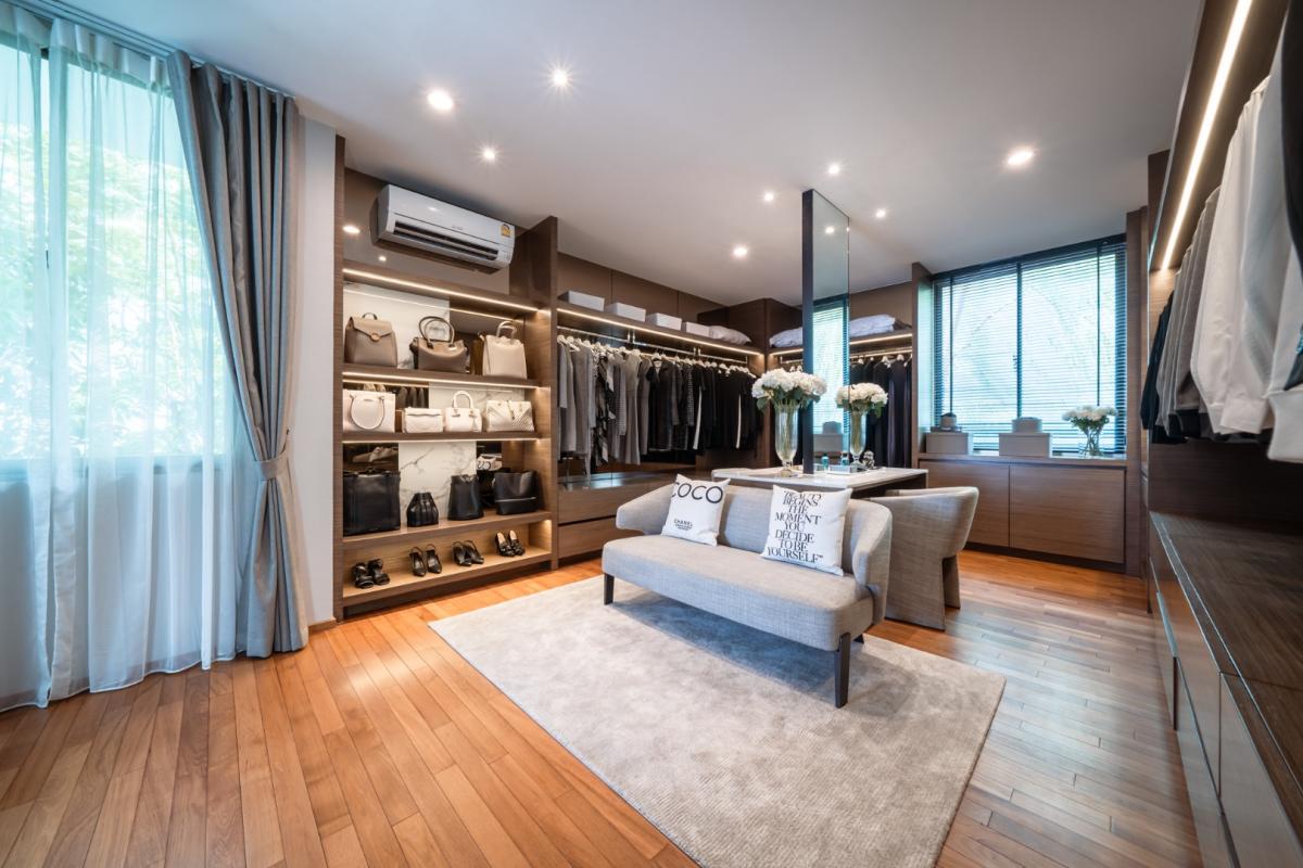 For SaleHouseBangna, Bearing, Lasalle : 🔥Beautiful house in a prime location🔥Nirvana Beyond Bangna (Type Mind) 3-storey detached house, decorated in Nature Modern style, spacious, comfortable and private, near the community and Suvarnabhumi Airport.