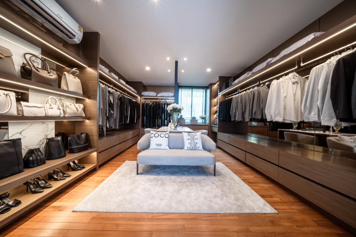 For SaleHouseBangna, Bearing, Lasalle : 🔥Beautiful house in a prime location🔥Nirvana Beyond Bangna (Type Mind) 3-storey detached house, decorated in Nature Modern style, spacious, comfortable and private, near the community and Suvarnabhumi Airport.