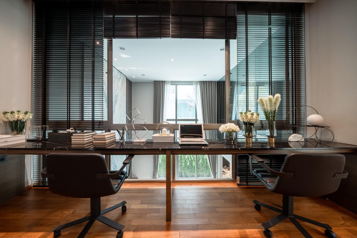 For SaleHouseBangna, Bearing, Lasalle : 🔥Beautiful house in a prime location🔥Nirvana Beyond Bangna (Type Mind) 3-storey detached house, decorated in Nature Modern style, spacious, comfortable and private, near the community and Suvarnabhumi Airport.