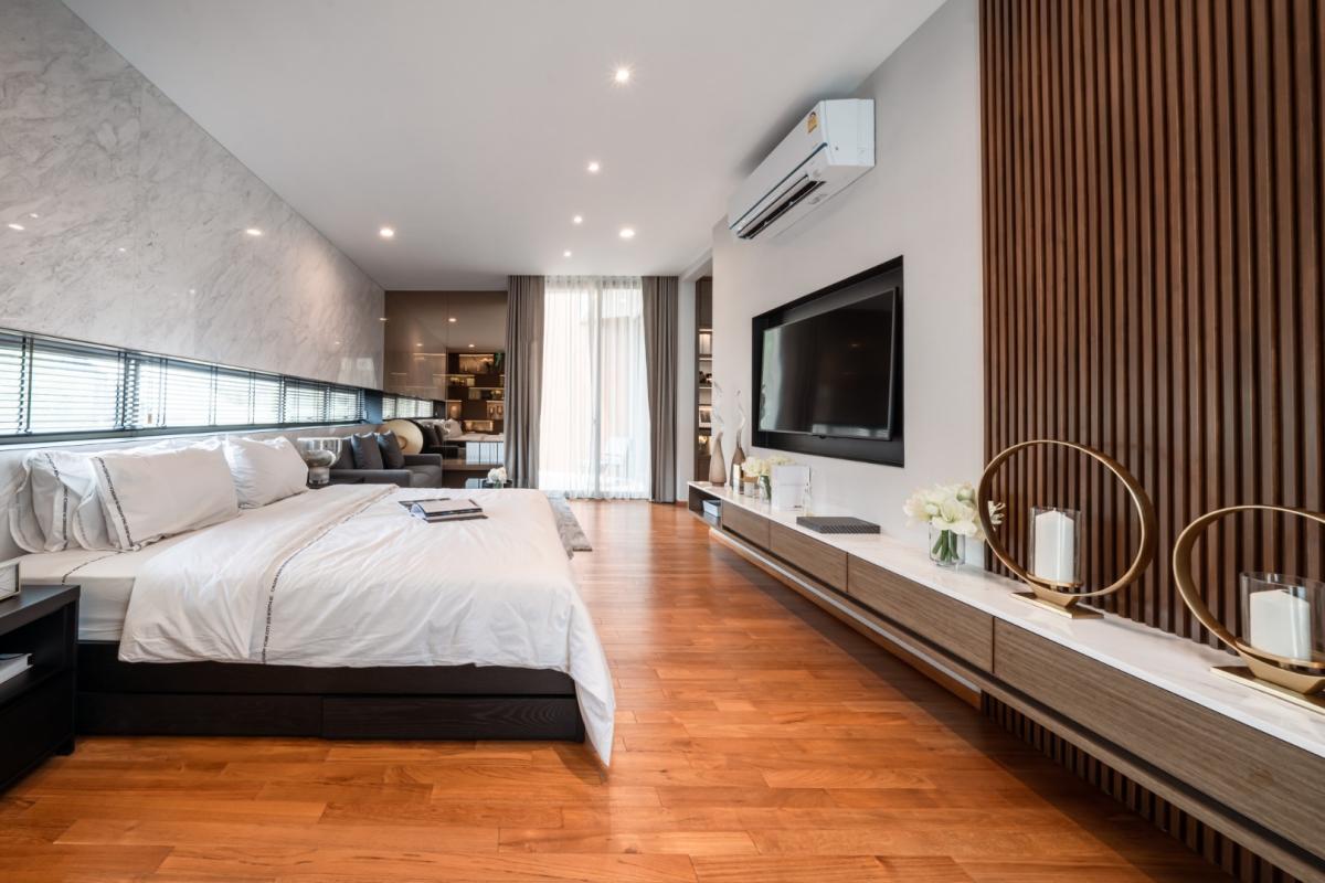 For SaleHouseBangna, Bearing, Lasalle : 🔥Beautiful house in a prime location🔥Nirvana Beyond Bangna (Type Mind) 3-storey detached house, decorated in Nature Modern style, spacious, comfortable and private, near the community and Suvarnabhumi Airport.