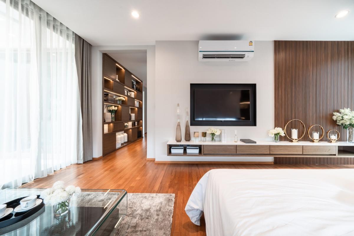 For SaleHouseBangna, Bearing, Lasalle : 🔥Beautiful house in a prime location🔥Nirvana Beyond Bangna (Type Mind) 3-storey detached house, decorated in Nature Modern style, spacious, comfortable and private, near the community and Suvarnabhumi Airport.