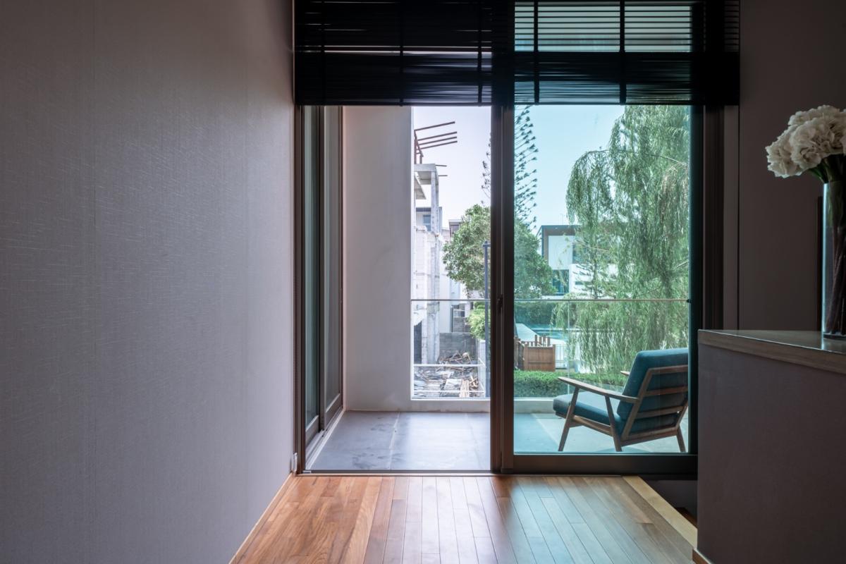 For SaleHouseBangna, Bearing, Lasalle : 🔥Beautiful house in a prime location🔥Nirvana Beyond Bangna (Type Mind) 3-storey detached house, decorated in Nature Modern style, spacious, comfortable and private, near the community and Suvarnabhumi Airport.