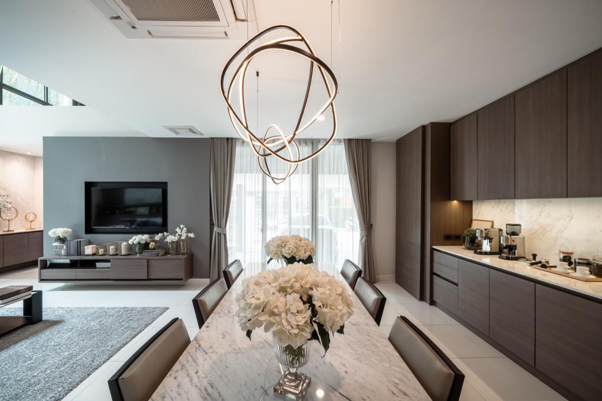 For SaleHouseBangna, Bearing, Lasalle : 🔥Beautiful house in a prime location🔥Nirvana Beyond Bangna (Type Mind) 3-storey detached house, decorated in Nature Modern style, spacious, comfortable and private, near the community and Suvarnabhumi Airport.