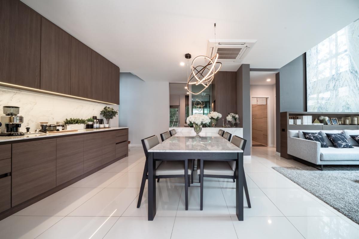 For SaleHouseBangna, Bearing, Lasalle : 🔥Beautiful house in a prime location🔥Nirvana Beyond Bangna (Type Mind) 3-storey detached house, decorated in Nature Modern style, spacious, comfortable and private, near the community and Suvarnabhumi Airport.