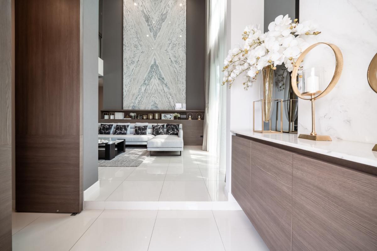 For SaleHouseBangna, Bearing, Lasalle : 🔥Beautiful house in a prime location🔥Nirvana Beyond Bangna (Type Mind) 3-storey detached house, decorated in Nature Modern style, spacious, comfortable and private, near the community and Suvarnabhumi Airport.