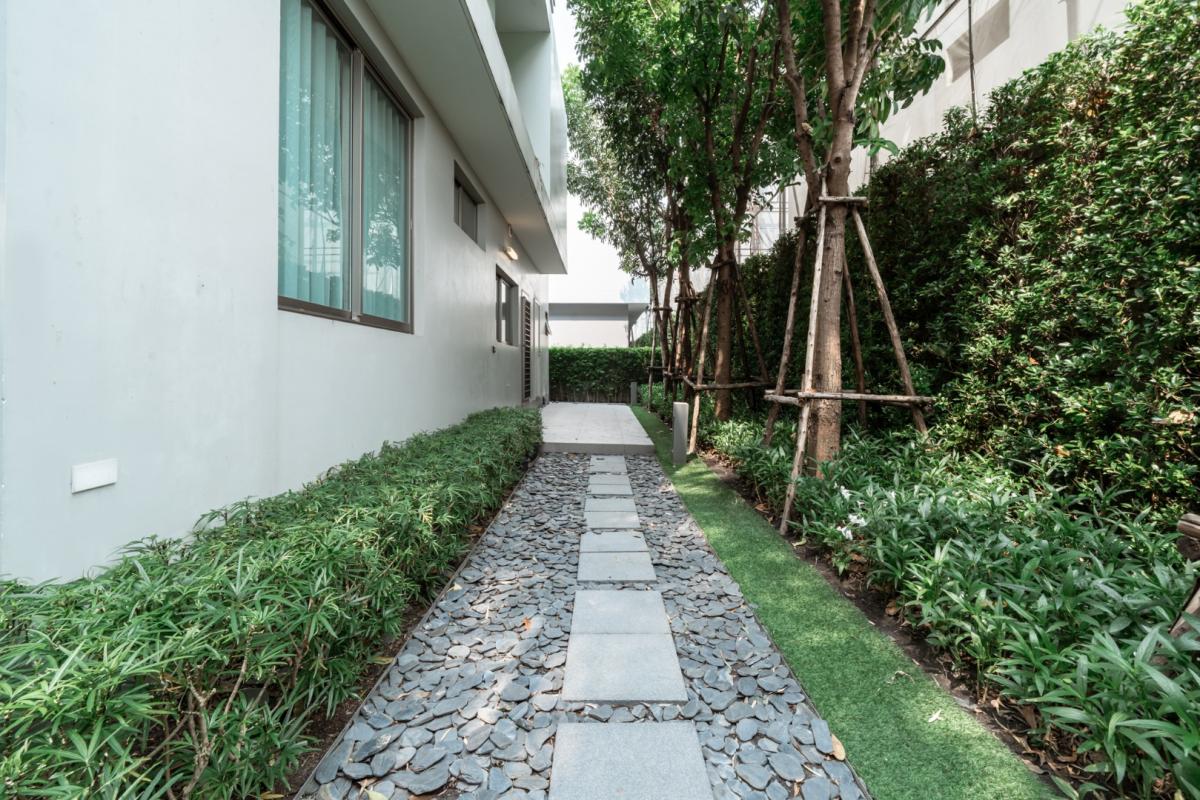 For SaleHouseBangna, Bearing, Lasalle : 🔥Beautiful house in a prime location🔥Nirvana Beyond Bangna (Type Mind) 3-storey detached house, decorated in Nature Modern style, spacious, comfortable and private, near the community and Suvarnabhumi Airport.
