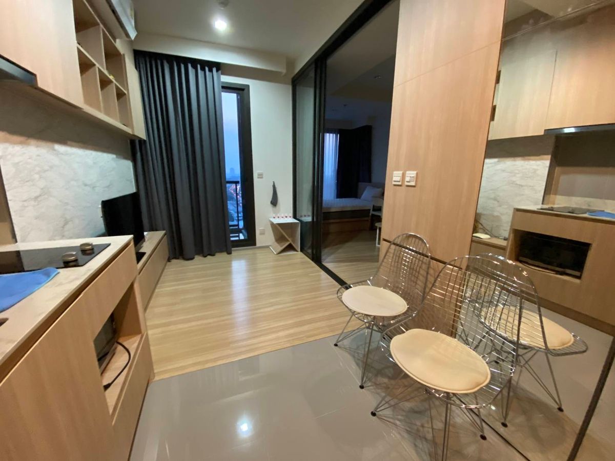 For SaleCondoSapankwai,Jatujak : Urgent sale, condo M Jatujak, 11x, xxx baht per square meter, room size 35.98 sqm. It is a PET Friendly condo with free electrical appliances.