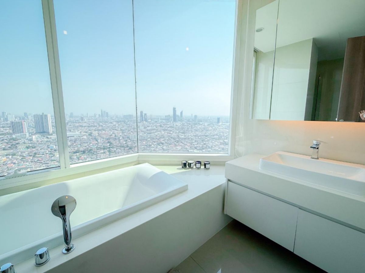 For SaleCondoSathorn, Narathiwat : sell! Menam Residences (Residence River) L is fully viewed in the Chao Phraya River.