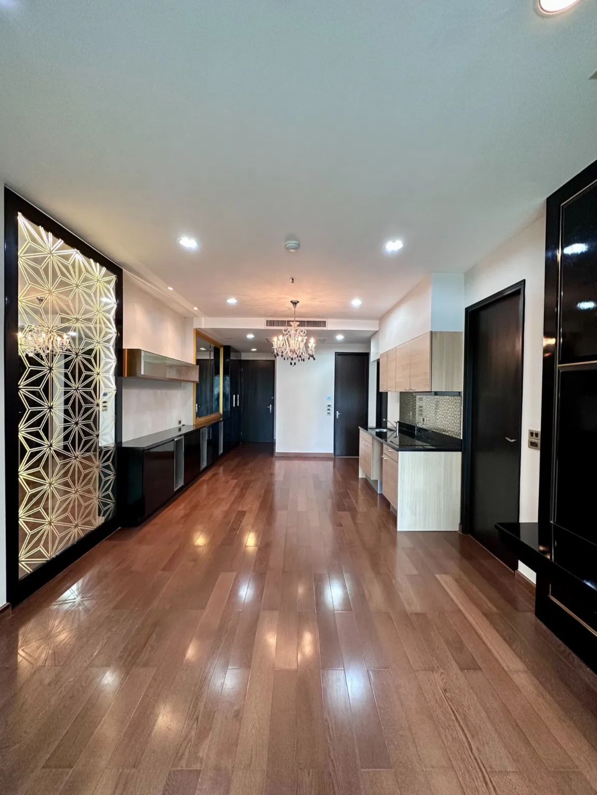 ขายคอนโดวิทยุ ชิดลม หลังสวน : The Address Chidlom Eng 中 日 Please add LINE ID @806qphgn o8415o5483