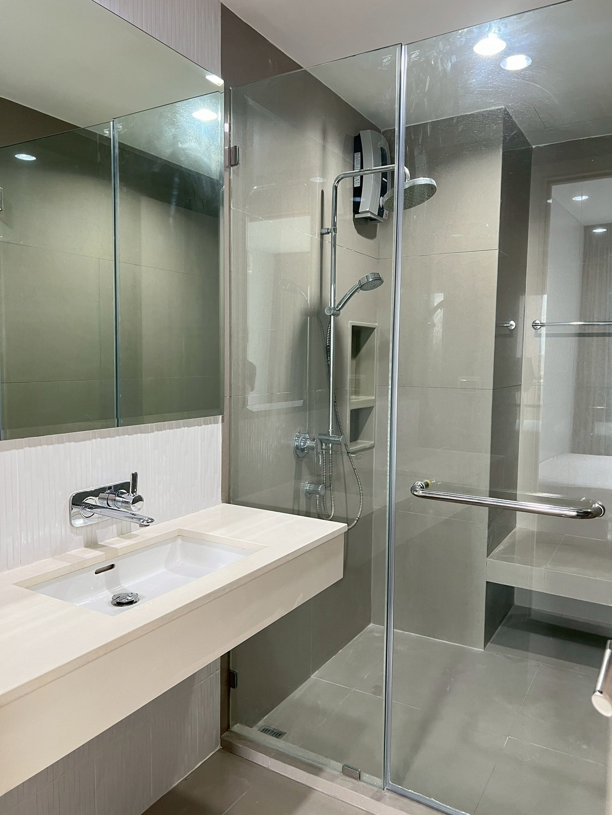For RentCondoSukhumvit, Asoke, Thonglor : ✨ GT15861 | Condo Rhythm Sukhumvit 42, convenient transportation. Near the BTS Skytrain, there is a shuttle, beautiful room, fully furnished, ready to move in!!