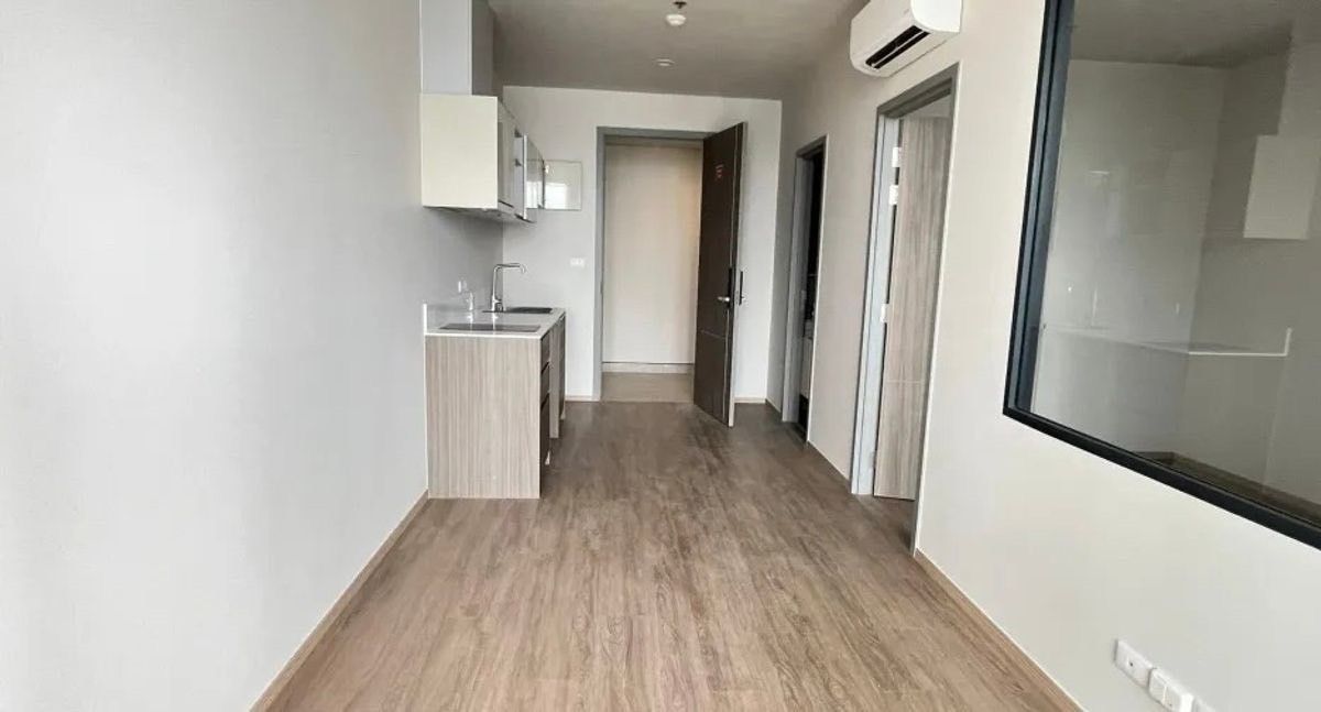 For RentCondoSathorn, Narathiwat : ★ The Issara Sathorn ★ 35 sq m., 25th floor (1 bedroom, 1 bathroom), ★Near BTS Chong Nonsi ★Near Market Place Nang Linchi and Makro Sathorn ★ Many facilities ★ Fully furnished ★