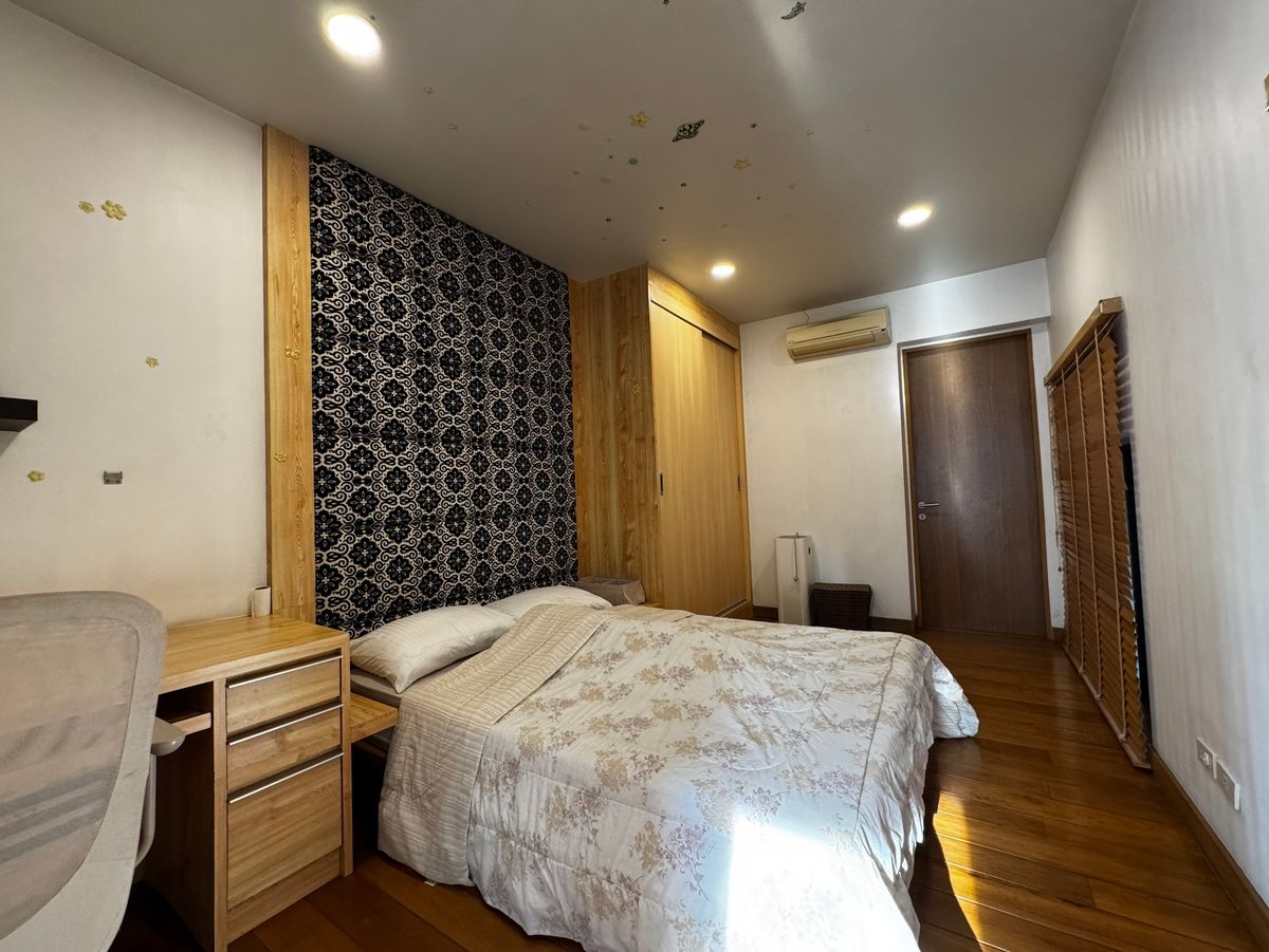 For RentHouseSukhumvit, Asoke, Thonglor : Single house for rent in Thonglor, 4 bedrooms, fully furnished, ready to move in, has a swimming pool or field, parking for 2 cars, good location, convenient travel. Near Samitivej Hospital